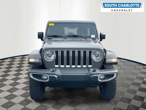 Used 2018 Jeep Wrangler Unlimited Sahara image 2