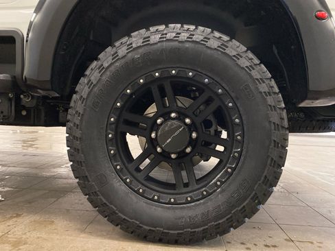 New 2026 Ford F250 Lariat w/ Black Appearance Package image 33