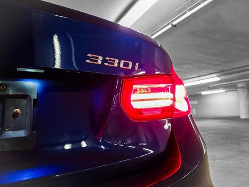 Used 2017 BMW 330i xDrive Sedan image 11