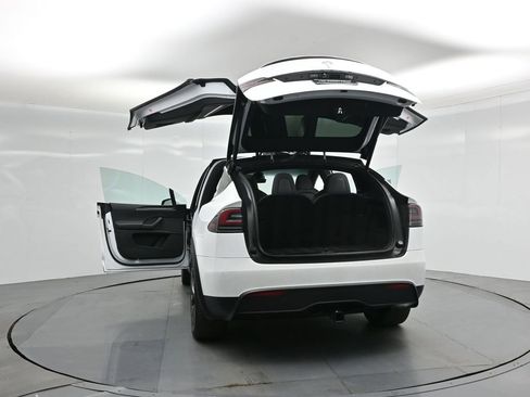 Used 2022 Tesla Model X image 29