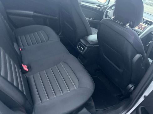 Used 2014 Ford Fusion SE image 25