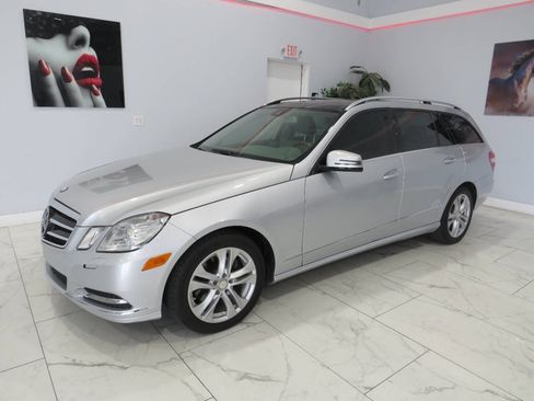 Used 2011 Mercedes-Benz E 350 4MATIC Wagon image 2