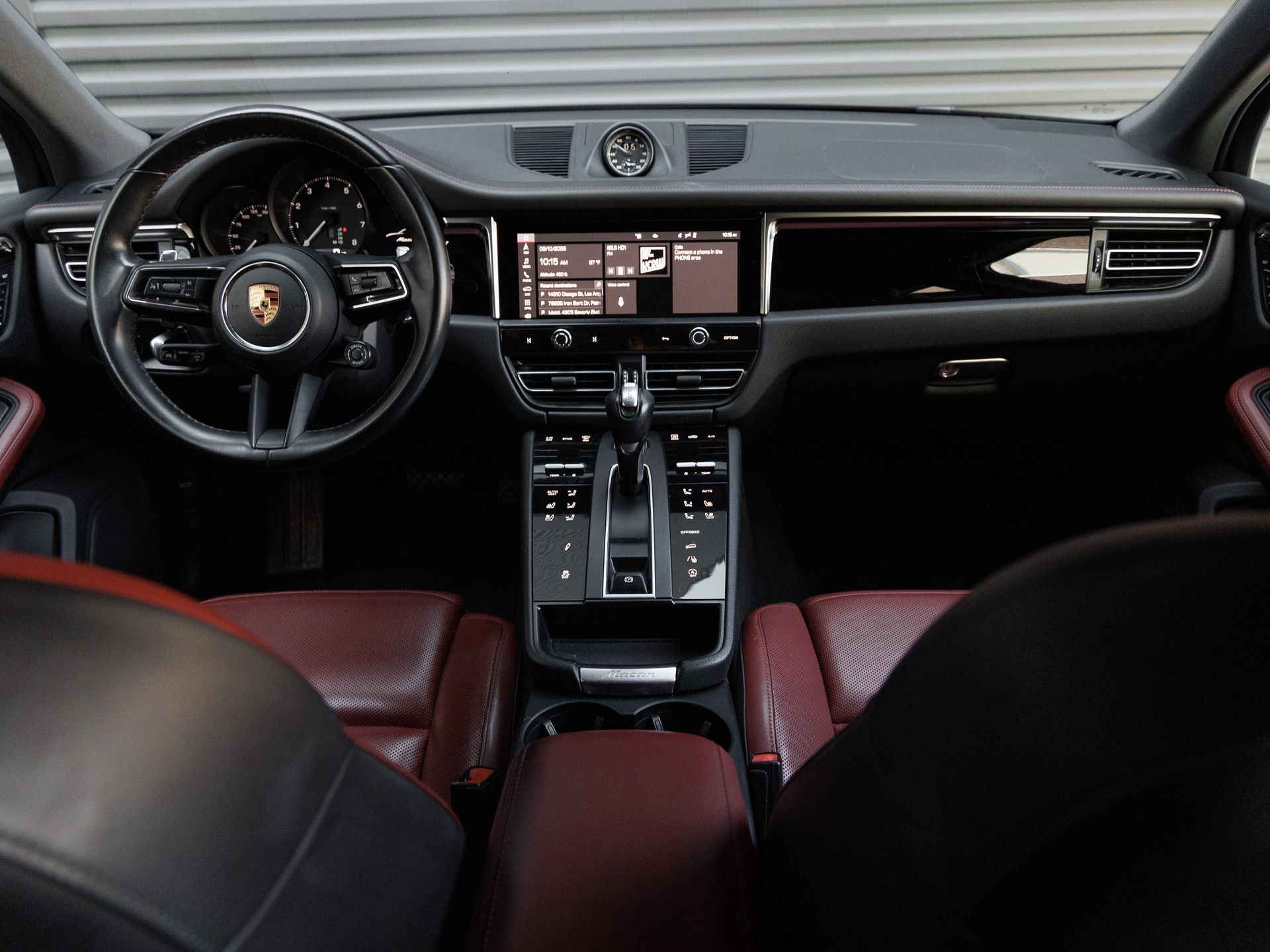 Certified 2023 Porsche Macan AWD/4WD image 16