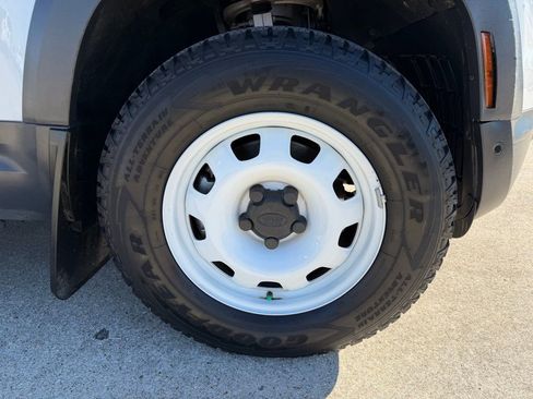 Used 2023 Land Rover Defender 110 S image 10