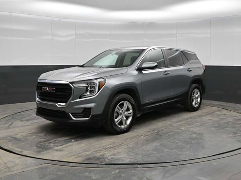 Used 2024 GMC Terrain SLE image 1