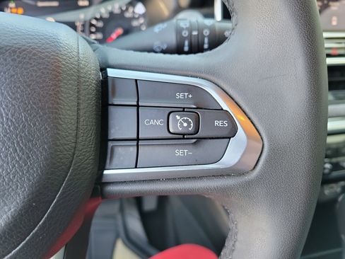 Used 2024 Jeep Compass Latitude image 23