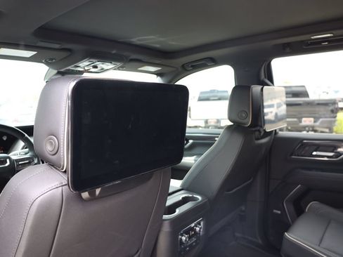 New 2026 GMC Yukon Elevation w/ Elevation Premium Package AWD/4WD image 18