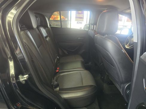 Used 2021 Chevrolet Trax LT w/ Midnight Edition image 15