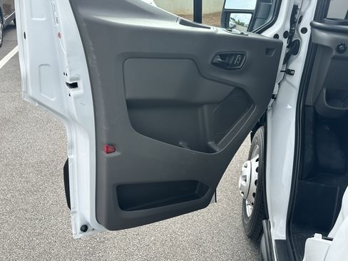 Used 2023 Ford Transit 350 DRW RWD image 10