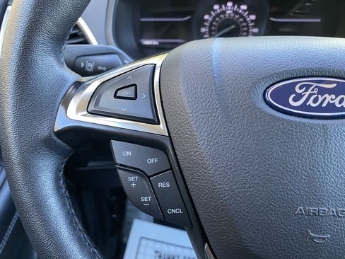 Used 2024 Ford Edge Titanium image 19