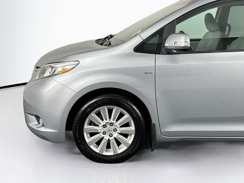 Used 2017 Toyota Sienna Limited Premium image 42