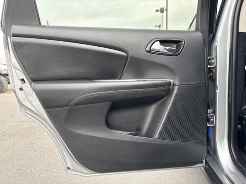 Used 2018 Dodge Journey SE w/ Popular Equipment Group image 19