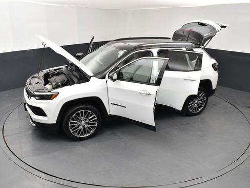 Used 2022 Jeep Compass Limited w/ Elite Group image 27