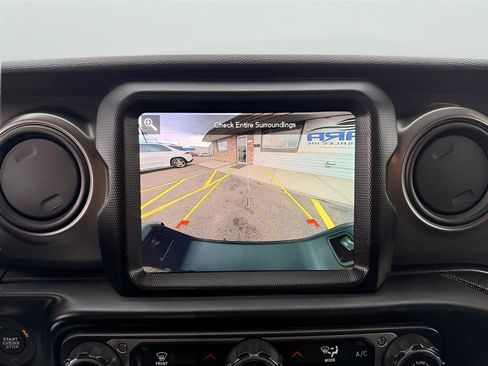 Used 2023 Jeep Gladiator Sport image 25