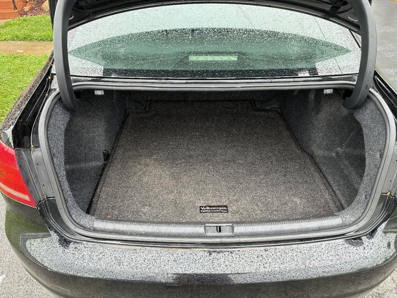Used 2013 Volkswagen Passat 2.5 SE FWD image 9