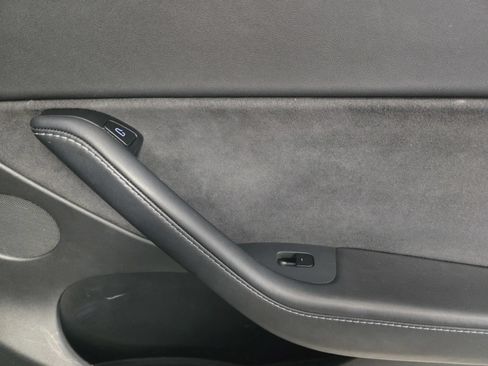 Used 2021 Tesla Model Y 2WD image 8