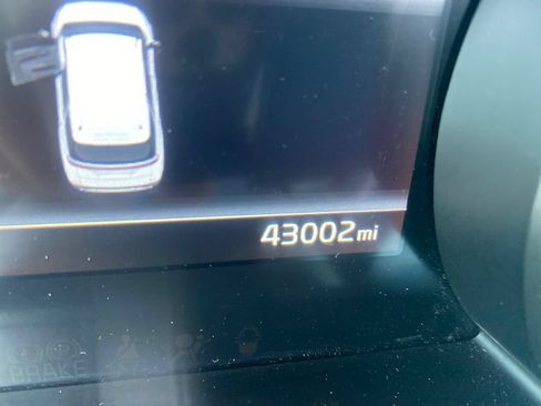 Used 2024 Kia Carnival LX FWD image 19