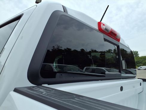 New 2026 GMC Canyon Elevation w/ Convenience Package image 17