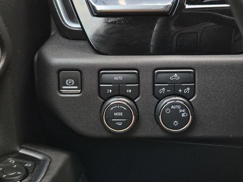 Used 2024 Chevrolet Silverado 1500 LT AWD/4WD image 20