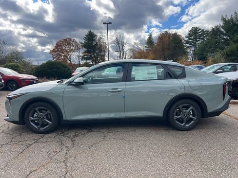 New 2025 Kia K4 LXS image 2