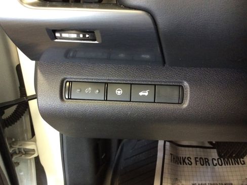 Used 2024 Nissan Pathfinder SL w/ Black Appearance Package image 19