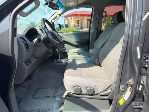 Used 2014 Nissan Frontier SV w/ SV Value Truck Package AWD/4WD image 14