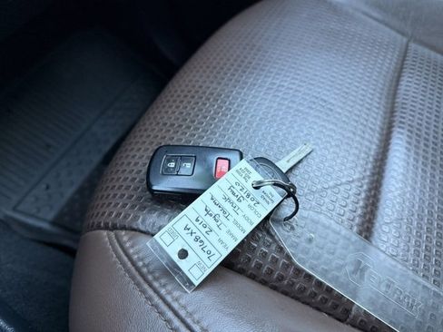 Used 2019 Toyota Tacoma Limited image 27