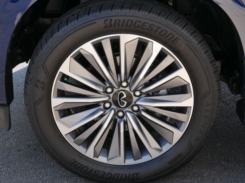 Certified 2025 INFINITI QX80 Sensory image 15