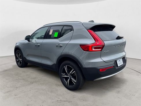 Certified 2025 Volvo XC40 B5 Core image 3
