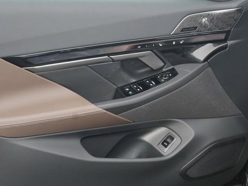 New 2026 BMW 550e xDrive w/ Executive Package image 20