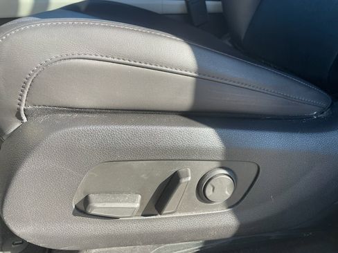 Used 2024 Kia Carnival LX image 10