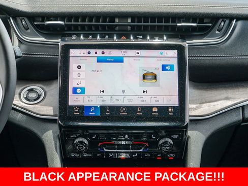 Used 2023 Jeep Grand Cherokee Limited w/ Black Appearance Package image 13