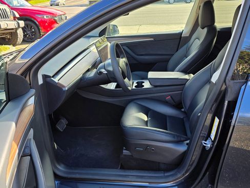 Used 2024 Tesla Model Y Long Range image 10