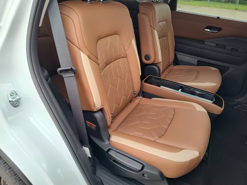 New 2026 Nissan Pathfinder Platinum FWD image 14
