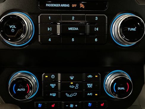 Used 2019 Ford F150 Lariat w/ Equipment Group 502A Luxury AWD/4WD image 39