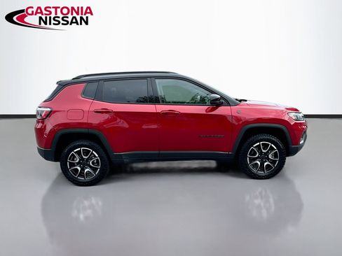Used 2025 Jeep Compass Trailhawk AWD/4WD image 10