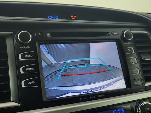 Used 2018 Toyota Highlander XLE AWD/4WD image 28