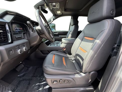 Used 2025 GMC Sierra 2500 AT4 w/ AT4 Premium Plus Package AWD/4WD image 9
