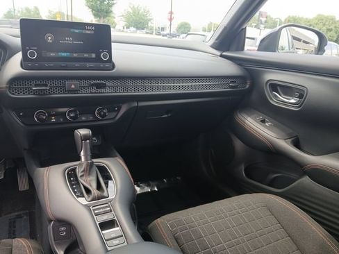 Certified 2025 Honda HR-V Sport image 29