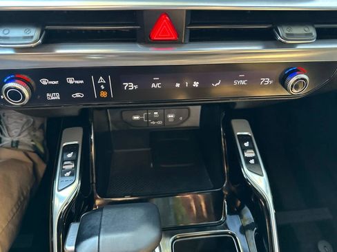 Used 2025 Kia Sorento SX Prestige w/ Olive Brown Leather Package image 30