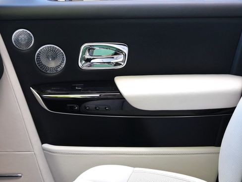 Used 2024 Rolls-Royce Phantom Extended Wheelbase w/ The Phantom Package image 11