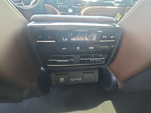 Certified 2024 Acura MDX w/ Technology Package FWD image 37