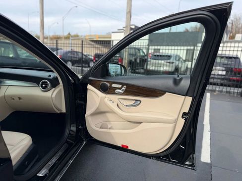 Used 2019 Mercedes-Benz C 300 4MATIC Sedan image 23