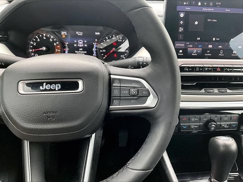 Used 2025 Jeep Compass Limited AWD/4WD image 16