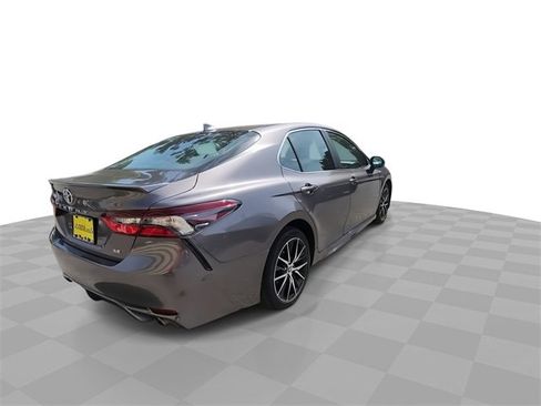 Used 2022 Toyota Camry SE image 8