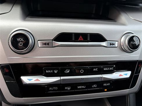 Used 2022 Ford Explorer XLT image 14