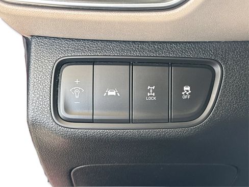 Used 2020 Hyundai Santa Fe SE AWD/4WD image 18