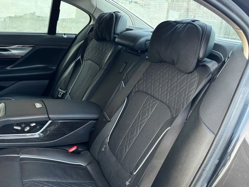 Used 2022 BMW 740i image 27