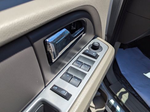 Used 2014 Ford Expedition XLT RWD image 11