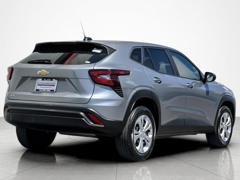 Used 2024 Chevrolet Trax LS w/ Driver Confidence Package FWD image 5